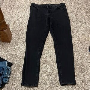 Women’s black skinny jeans